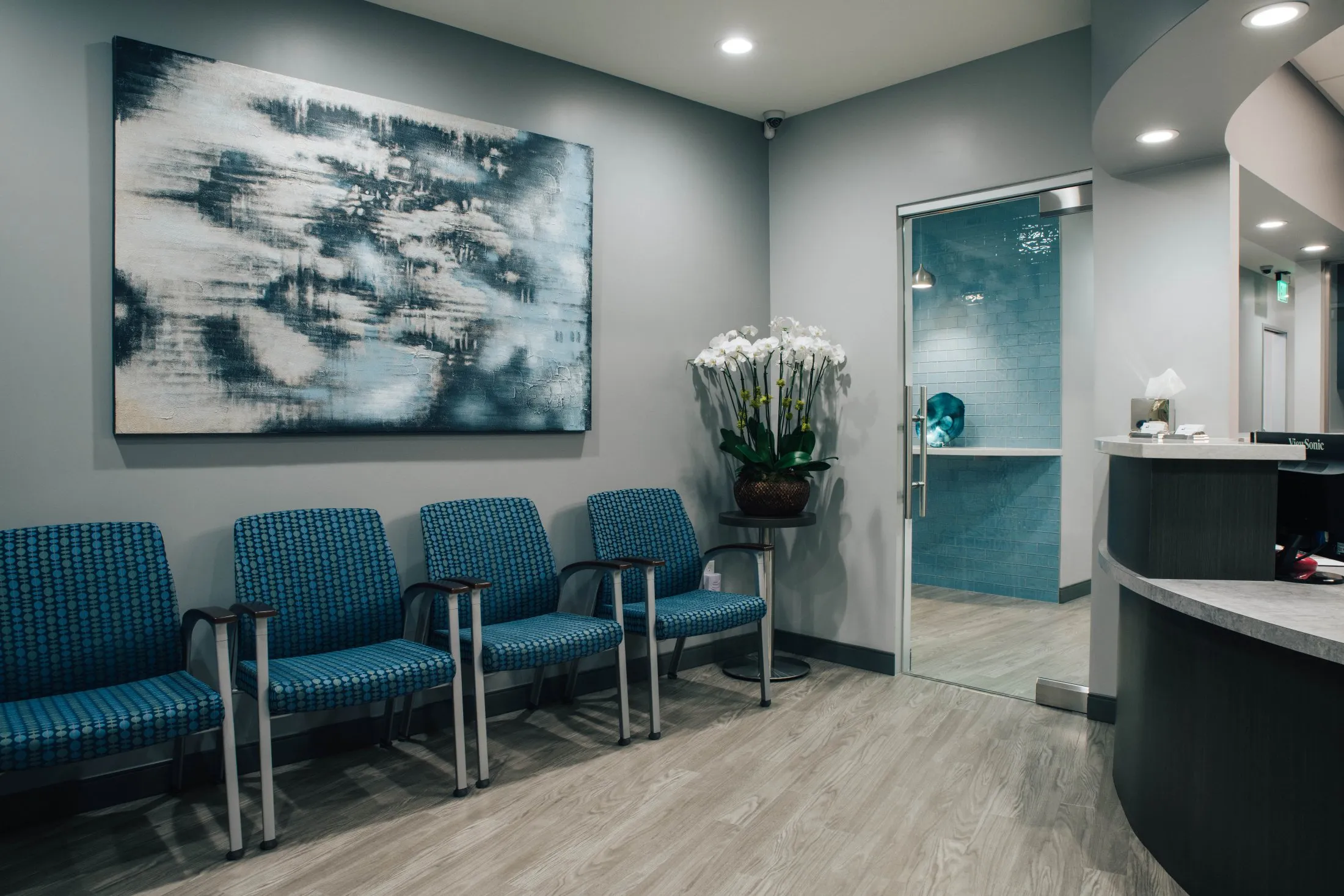 Calm waiting area with modern interior design, Valencia, CA Endodontics office